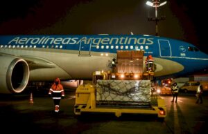 Desde las 21 saldrá el avión hacia Moscú para traer otras 300 mil vacunas contra el coronavirus