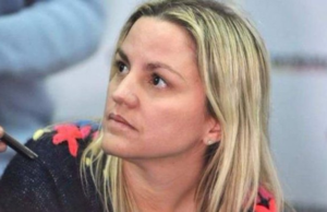 Auto en el que viajaba Carolina Píparo a gran velocidad atropelló a dos motociclistas