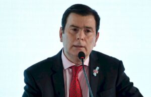 El gobernador de Santiago del Estero anunció que tiene coronavirus