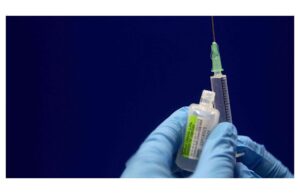 Varios países refuerzan restricciones por la demora en la entrega de las vacunas Pfizer