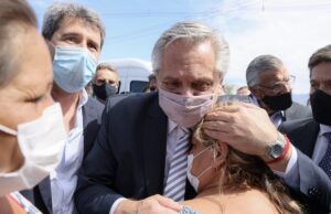 El gobierno anticipa fondos a San Juan para construir viviendas