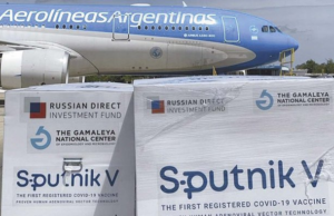 Hoy a las 23 partirá el vuelo a Moscú a traer más vacunas