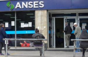 Quiénes cobran los 15000 de ANSES: cuándo cobro el bono