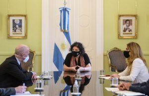 El Gobierno avanza en negociaciones para producir vacunas en el país