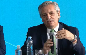El Presidente recorre un Parque Industrial y obras del programa Procrear II