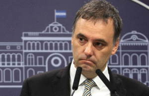 Adorni firmó su renuncia a la Legislatura
