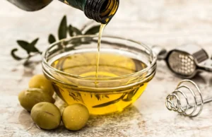 Detectaron botellas falsificadas de uno de los aceites de oliva más populares- Alerta sanitaria