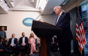 Trump lanzó una fuerte advertencia contra Irán: aseguró que podría destruirlo en pocas horas y anticipó una posible ofensiva inminente