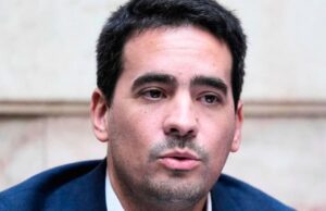 Javier Milei desplazó a Manuel Adorni y nombró a un nuevo portavoz presidencial