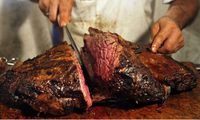 Argentina, el país con más vacas que habitantes donde comer carne es un lujo