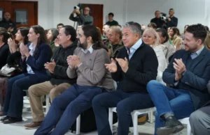 El programa Cuidar +65 llegará con lentes y prótesis gratuitas a 10.000 personas