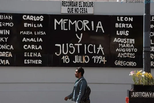 Caso AMIA: la Justicia procesó a ocho iraníes y libaneses señalados por intervenir en el atentado